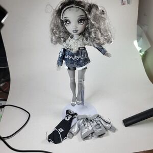 Rainbow High Shadow High Nicole Steel Doll‎  MGA Entertainment Grey Hair